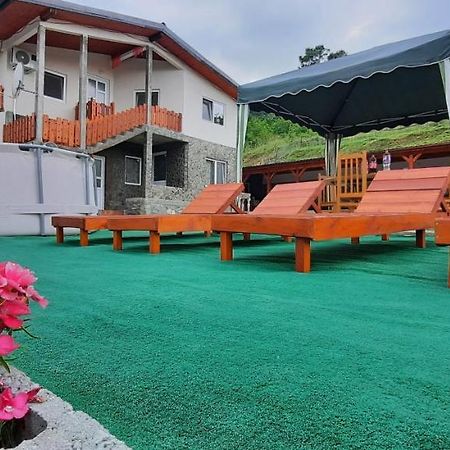 Telteu Florian Hotel Dubova Luaran gambar