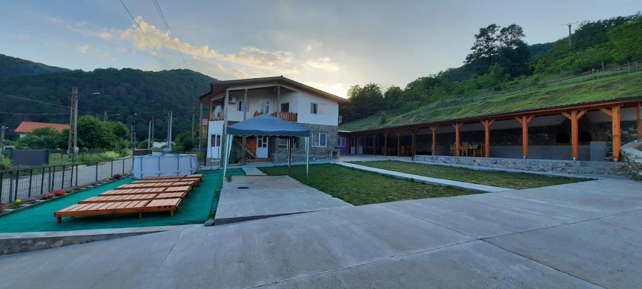 Telteu Florian Hotel Dubova Luaran gambar