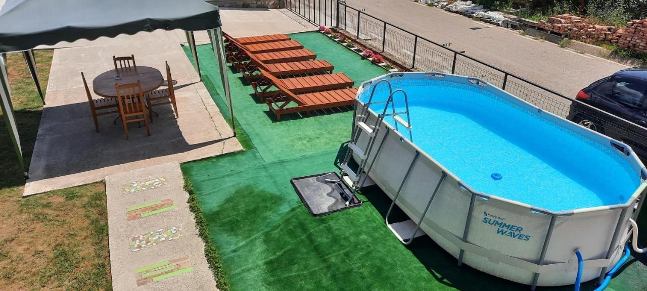 Telteu Florian Hotel Dubova Luaran gambar