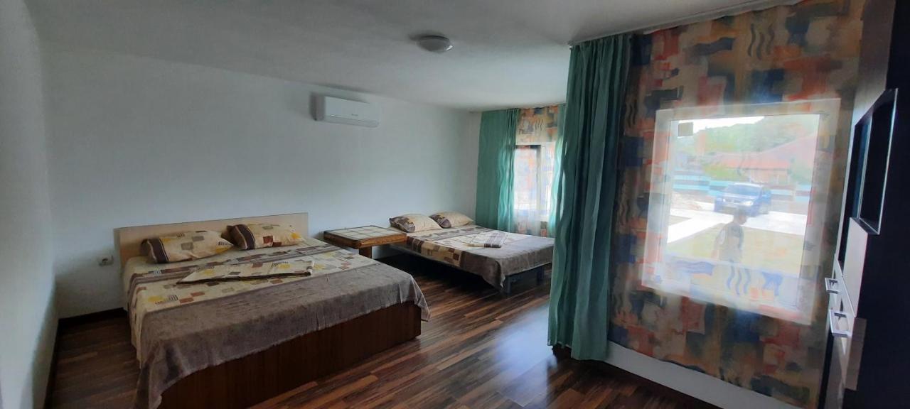 Telteu Florian Hotel Dubova Luaran gambar