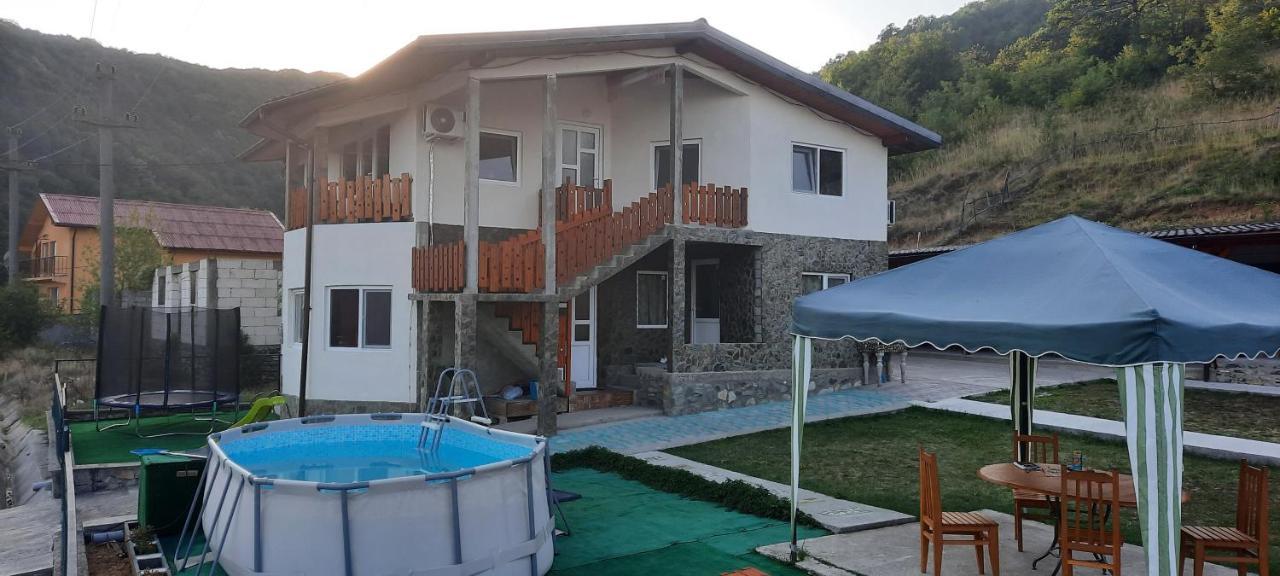 Telteu Florian Hotel Dubova Luaran gambar